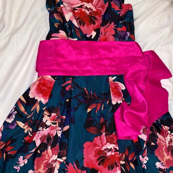 Dress - Picture 2 of 4